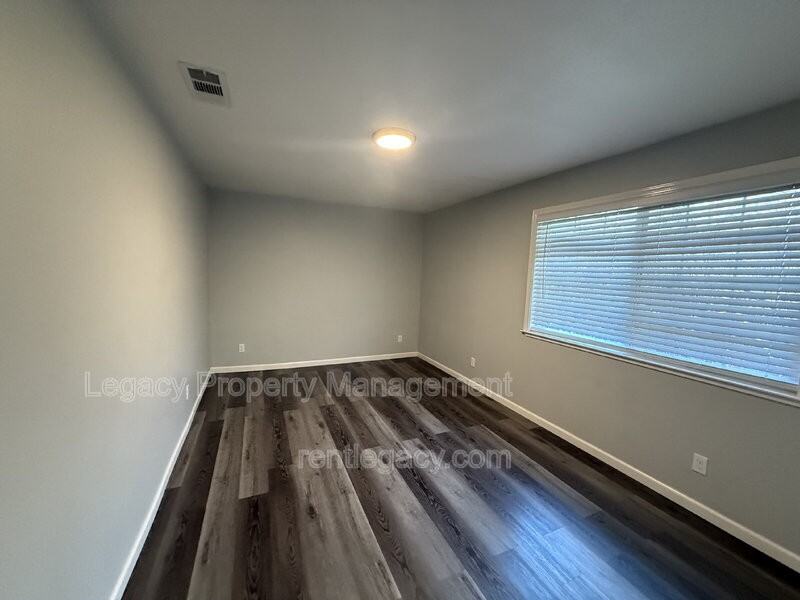 2611 U St #6 - Photo 6 of 9