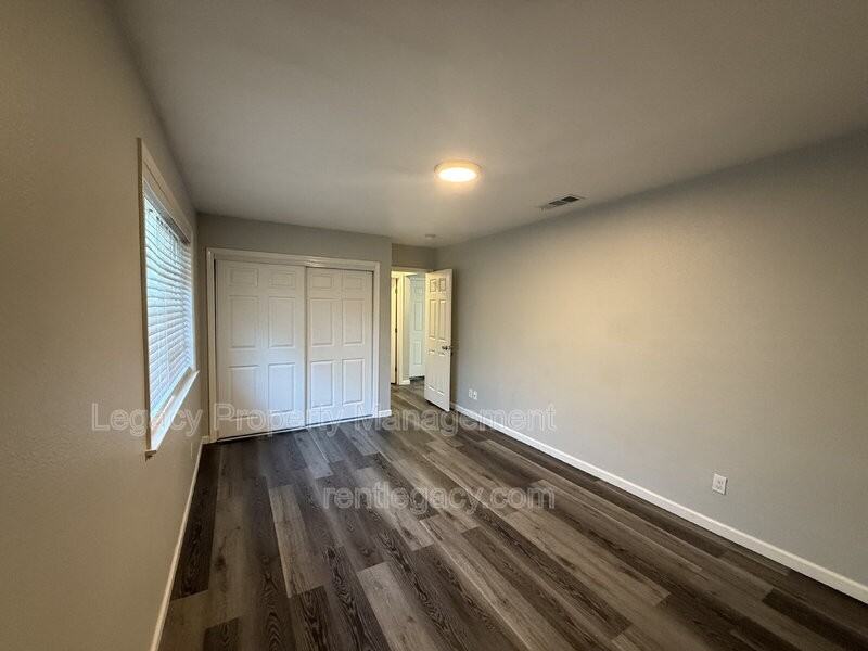 2611 U St #6 - Photo 7 of 9