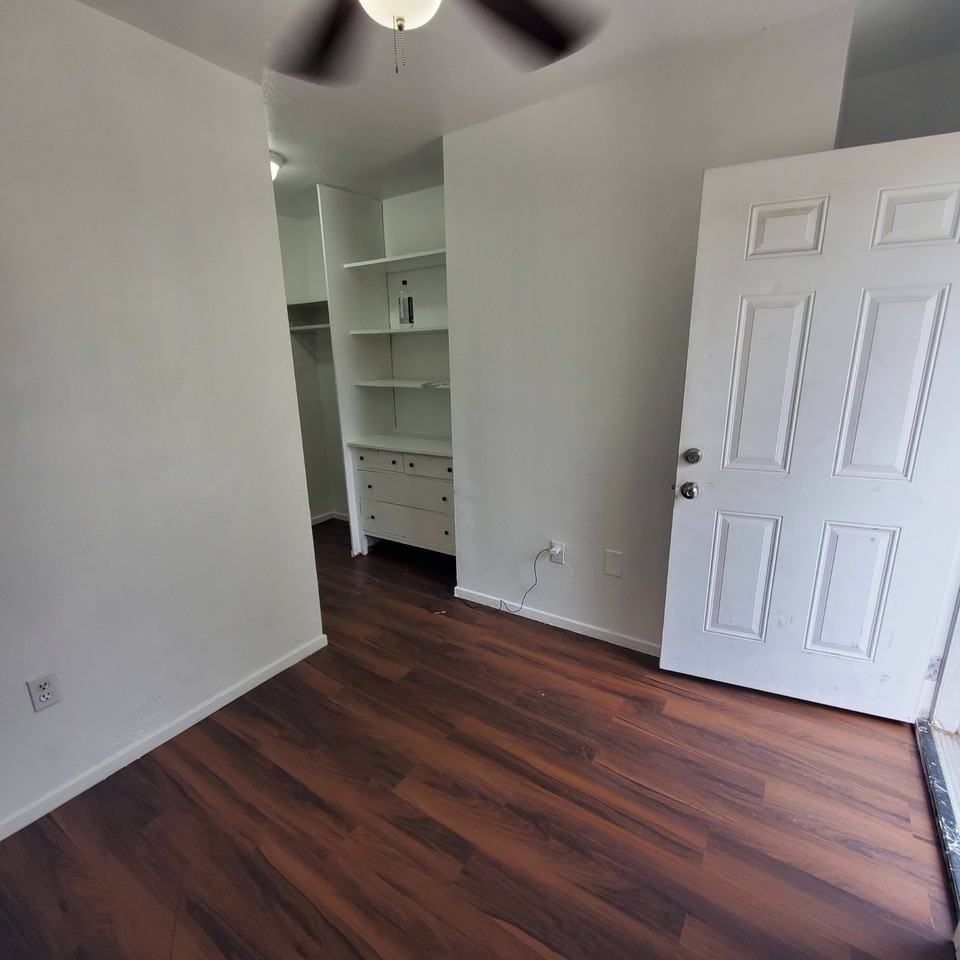 179 1/2 E 15th St - Photo 2 of 14