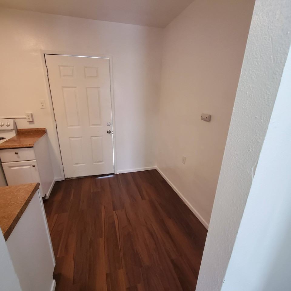 179 1/2 E 15th St - Photo 7 of 14