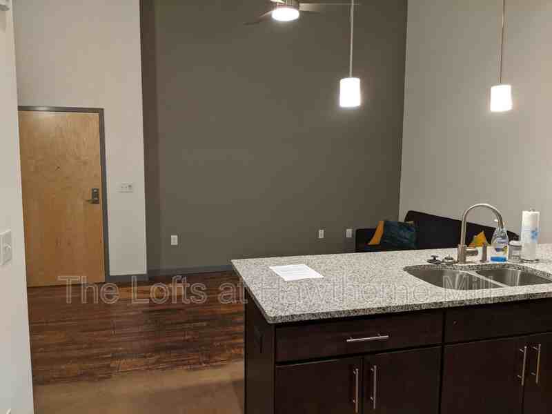 1101 Hawthorne Ln #118 - Photo 2 of 8