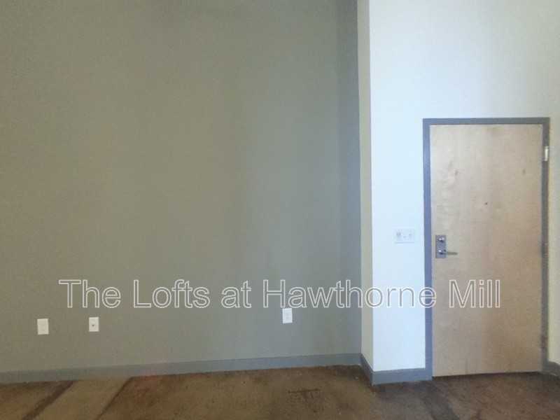 1101 Hawthorne Ln #136 - Photo 3 of 7