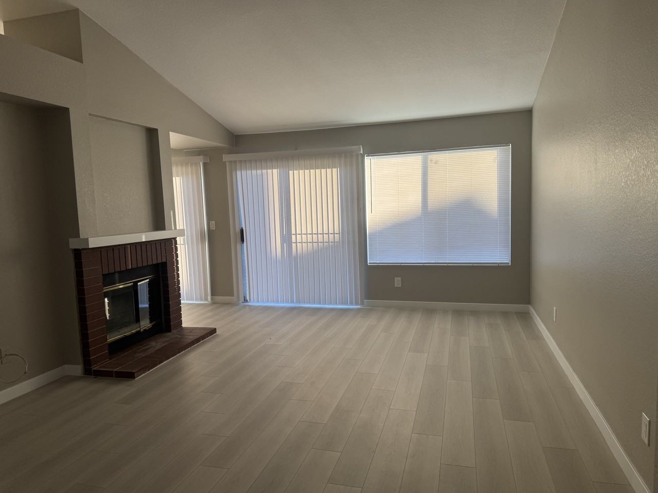 7447 Palermo Ave - Photo 4 of 26