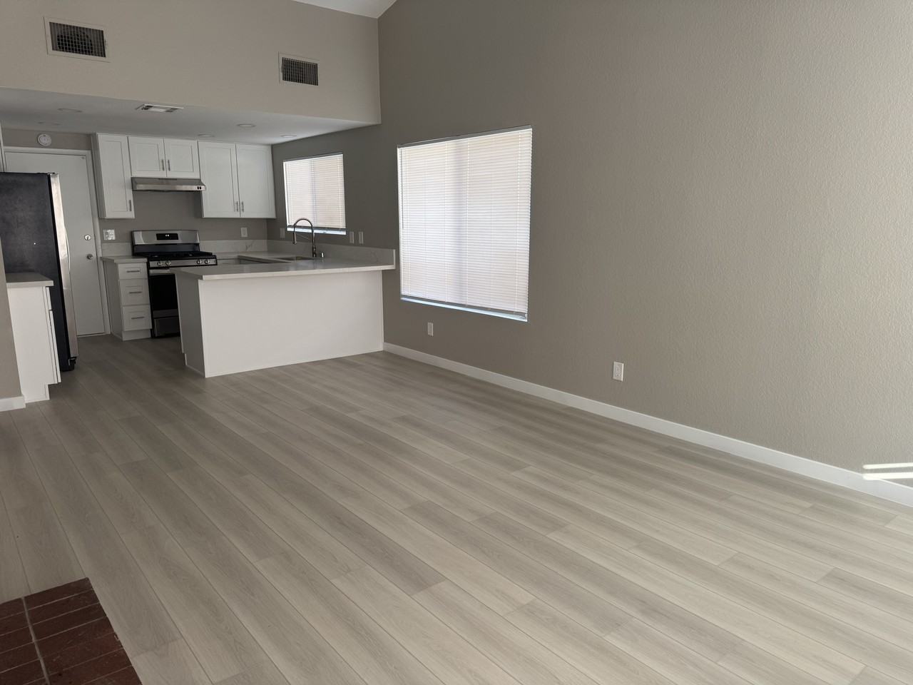 7447 Palermo Ave - Photo 6 of 26