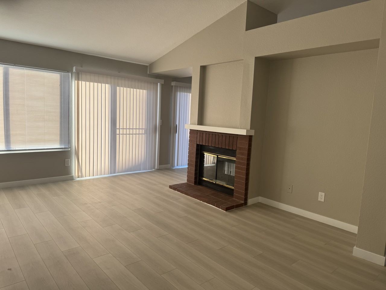 7447 Palermo Ave - Photo 7 of 26