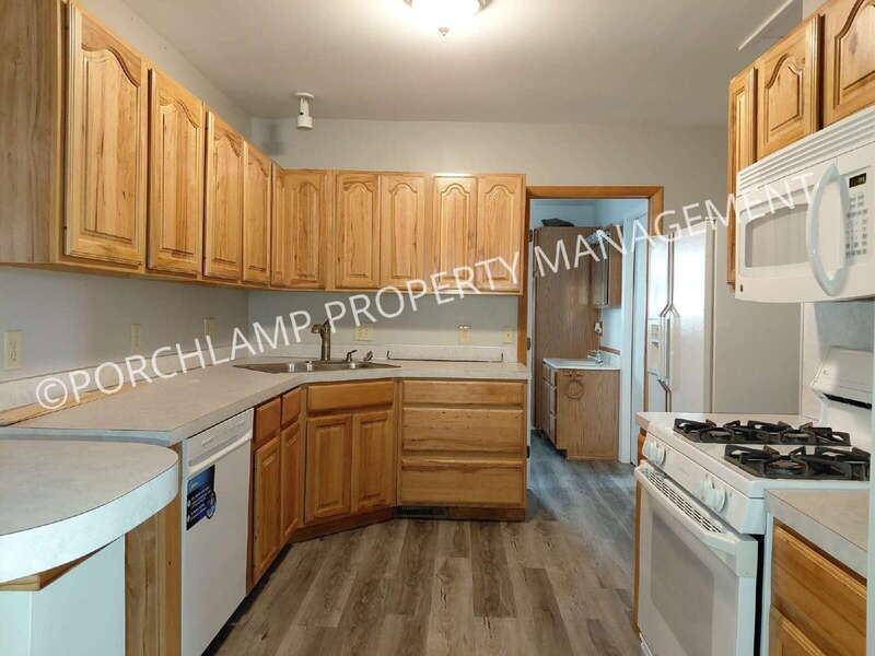 2050 Letart Ave - Photo 4 of 20