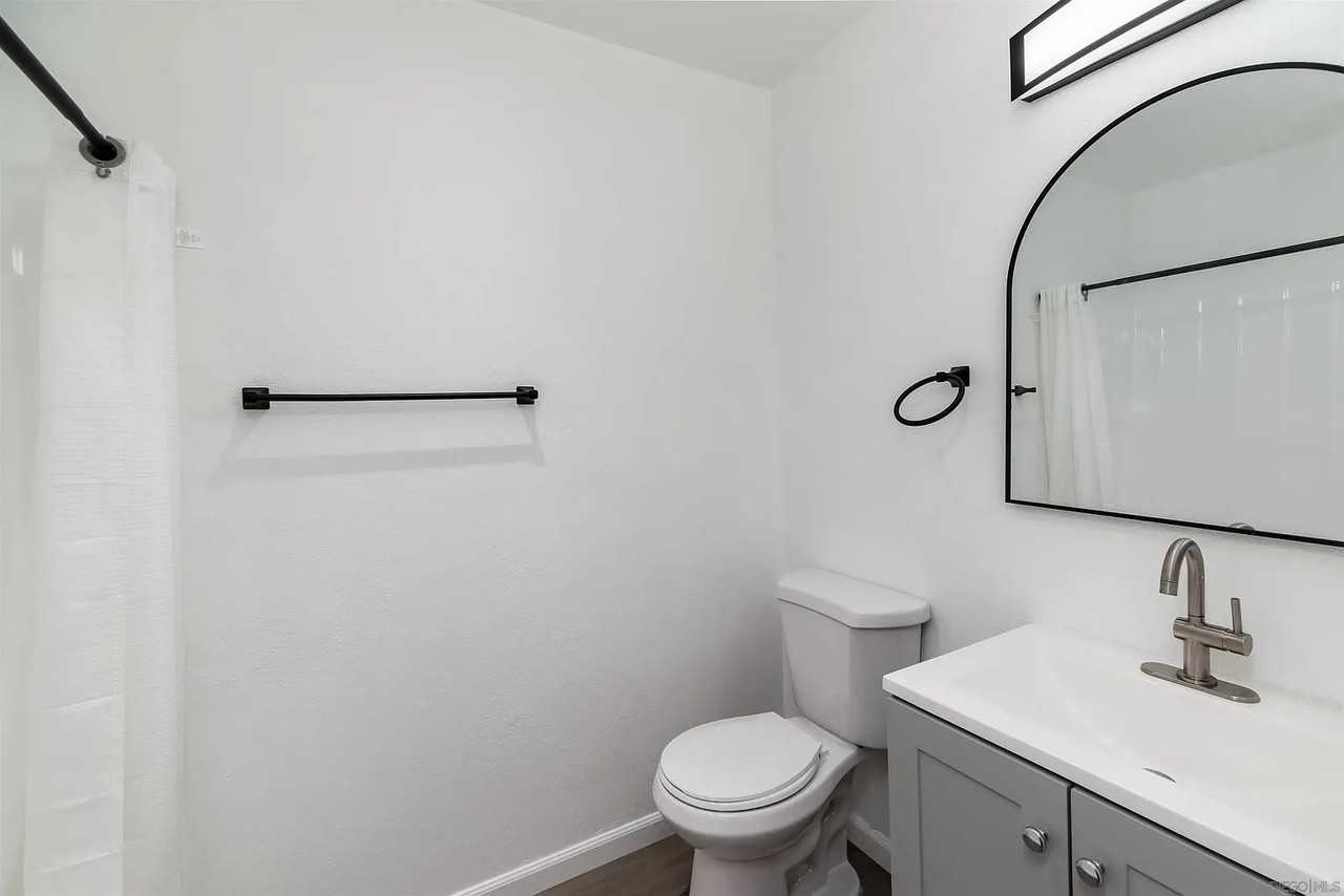 6738 University Ave - Photo 3 of 5