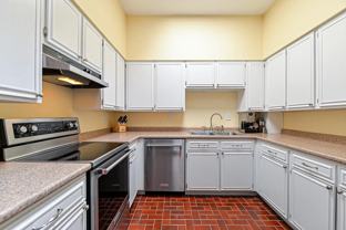 290 Pleasant St - Photo 1 of 1