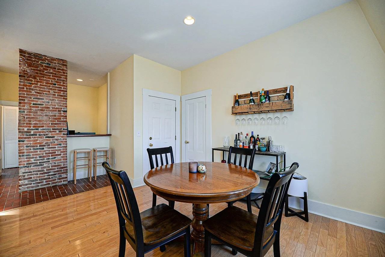 290 Pleasant St - Photo 6 of 21