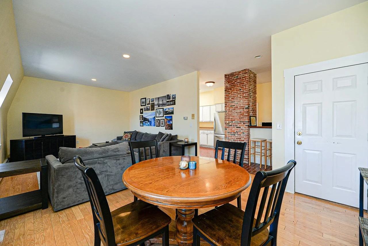 290 Pleasant St - Photo 7 of 21