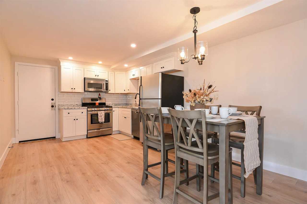 20 Tiffany Rd - Photo 2 of 16