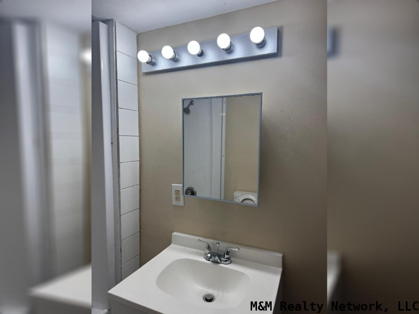 132 Princess Ave Sw - Photo 2 of 8