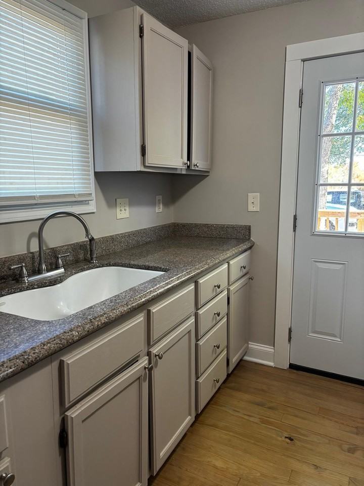 403 Rich St - Photo 5 of 7