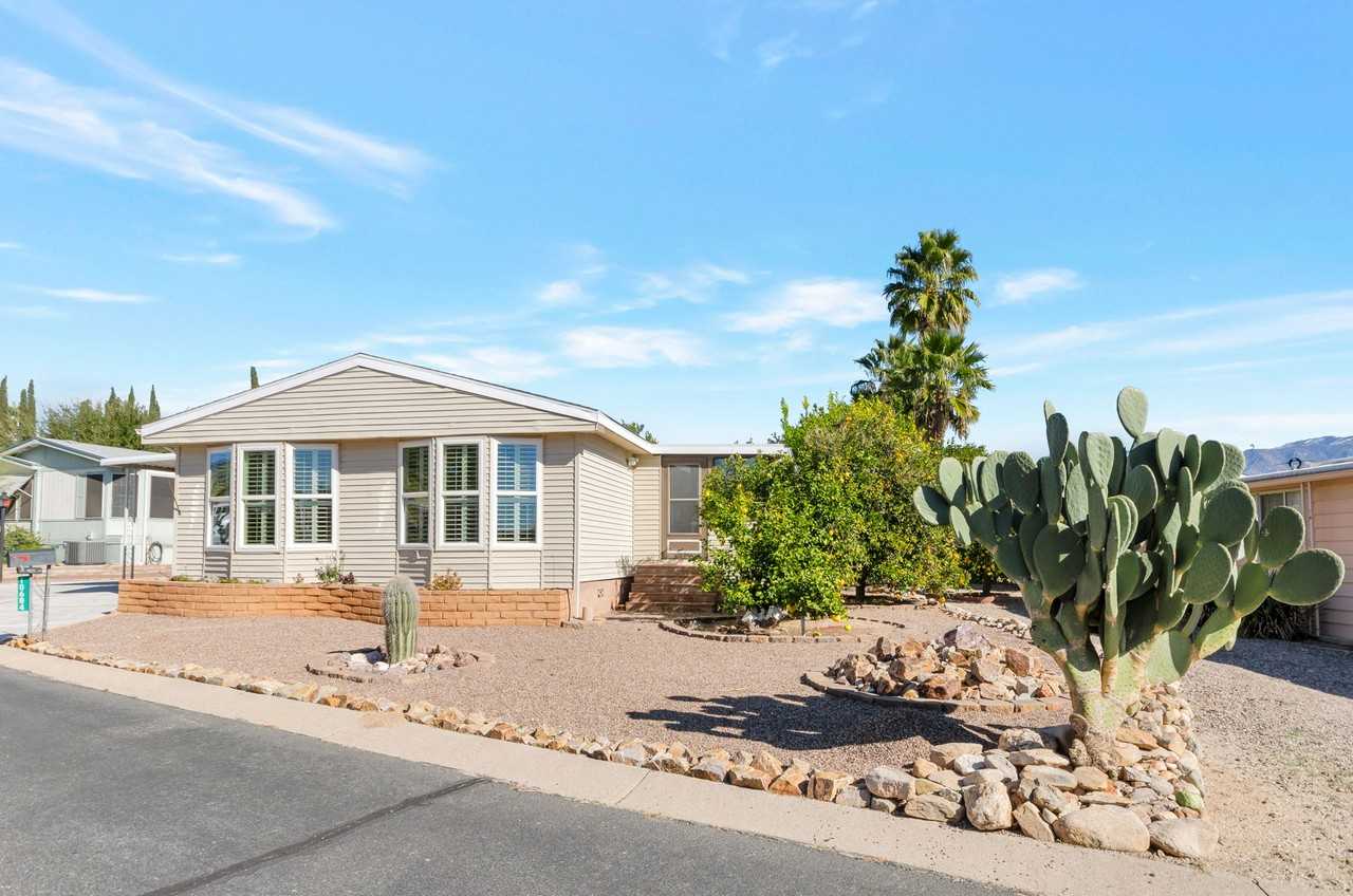 10684 N Stromboli Ave - Photo 2 of 25