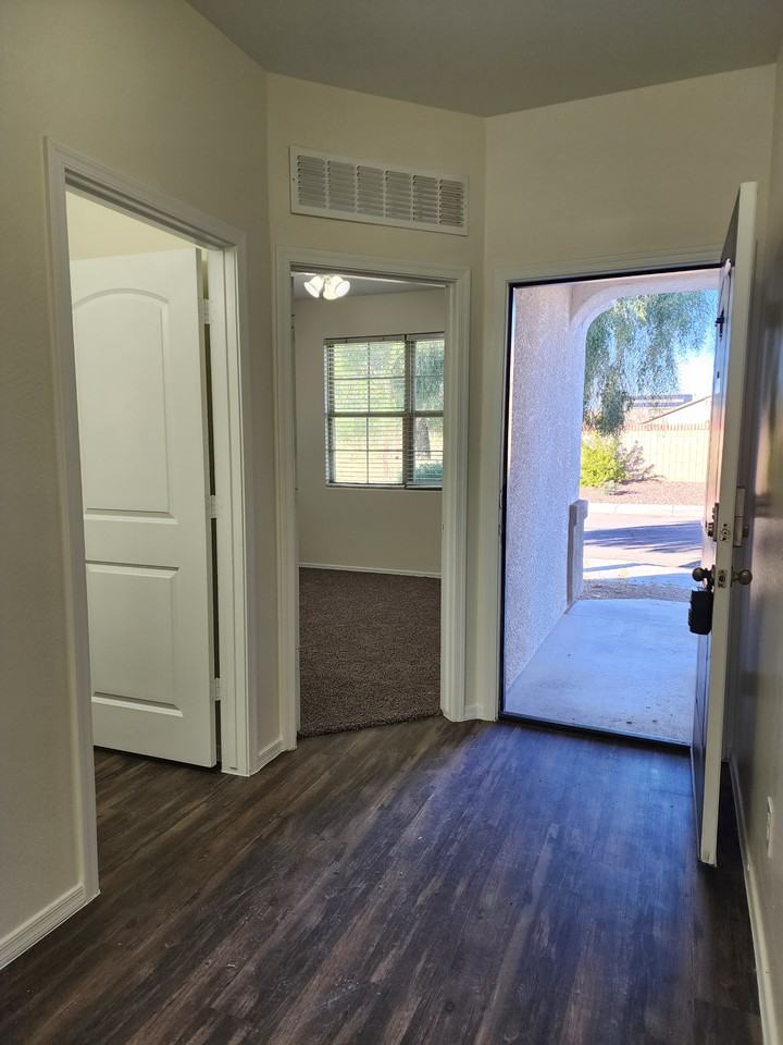 6199 S 252nd Dr - Photo 3 of 31