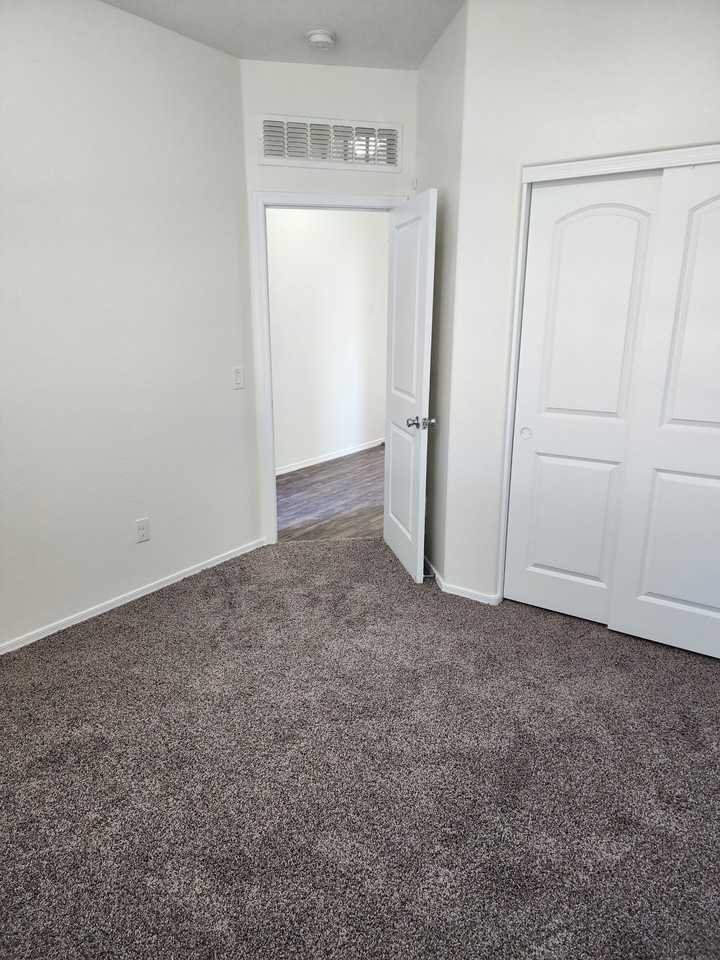 6199 S 252nd Dr - Photo 5 of 31