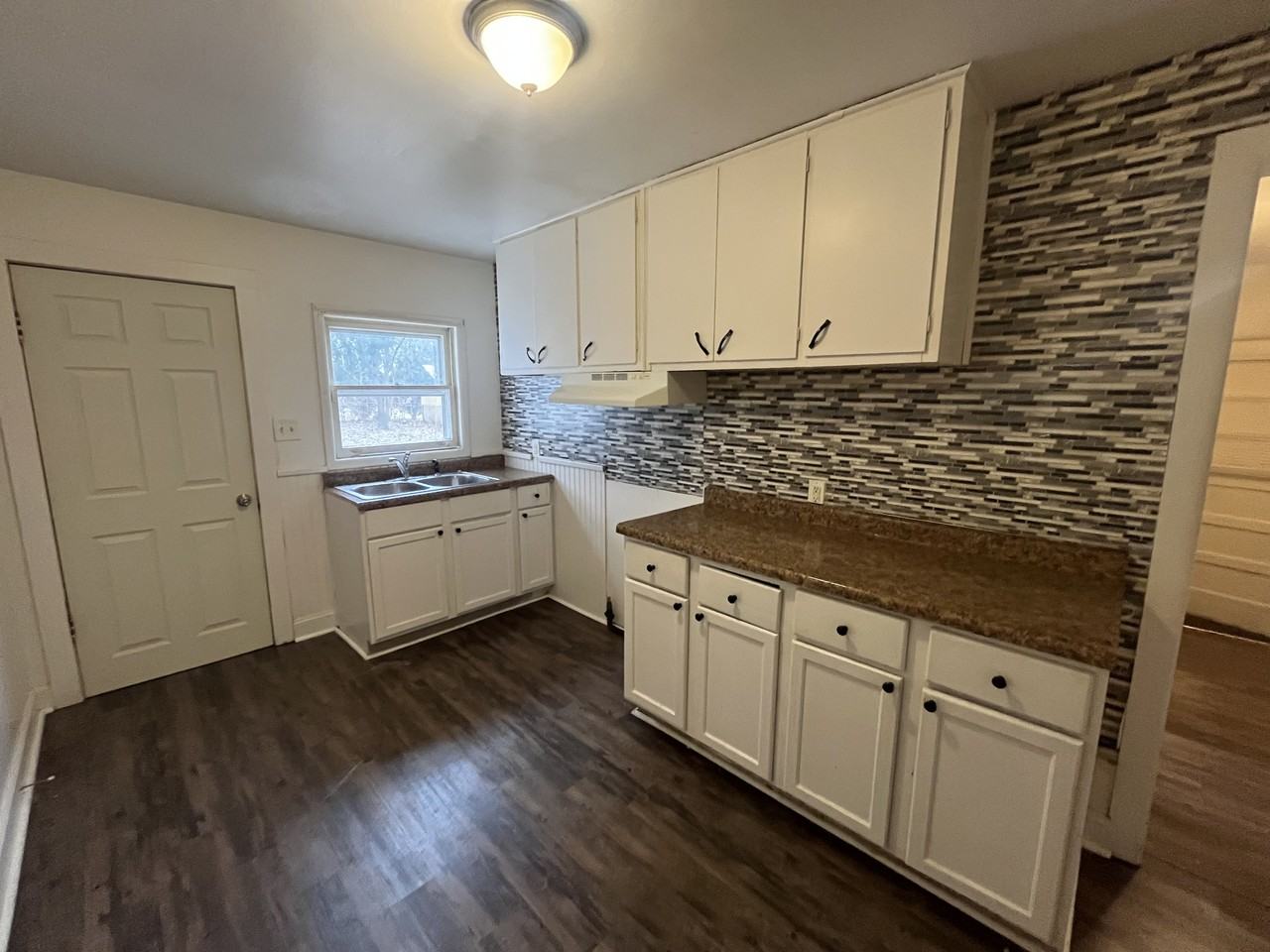 2120 Dyson St - Photo 3 of 14