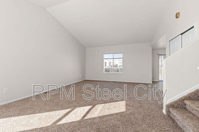 5085 Tabor Ln - Photo 5 of 33