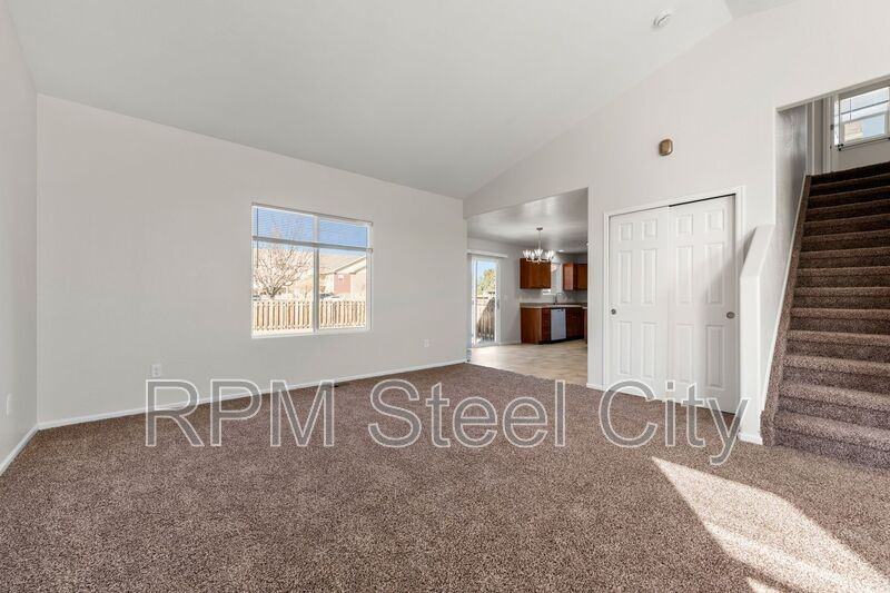 5085 Tabor Ln - Photo 7 of 33