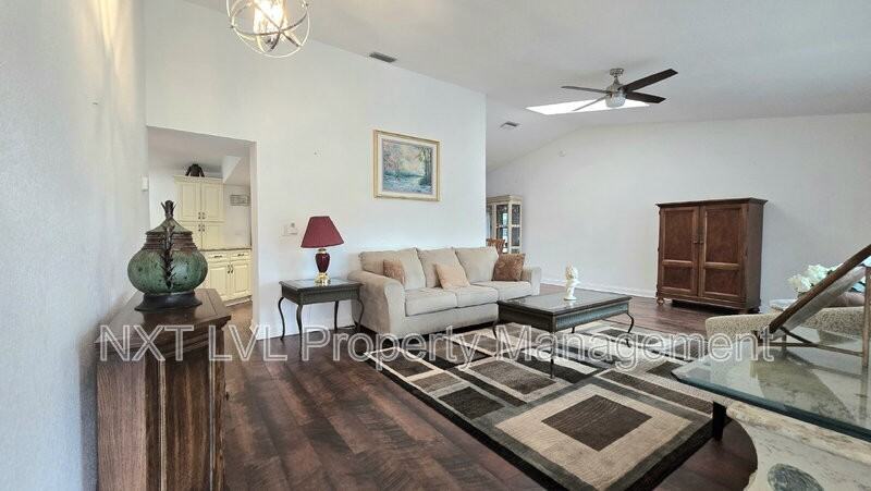 2317 Sw 44th Ter - Photo 3 of 29