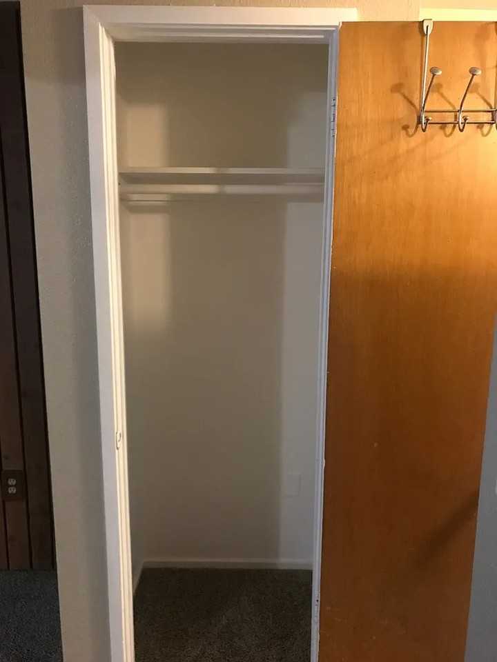 425 S St - Photo 7 of 8