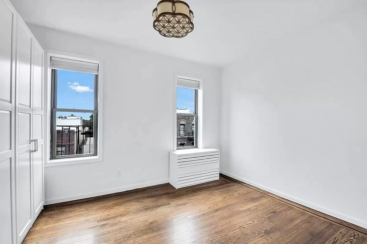 2439 38th St #4D - Photo 4 of 5