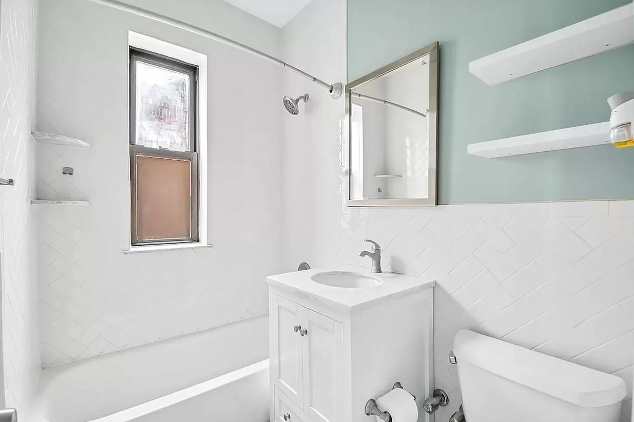 2439 38th St #4D - Photo 5 of 5