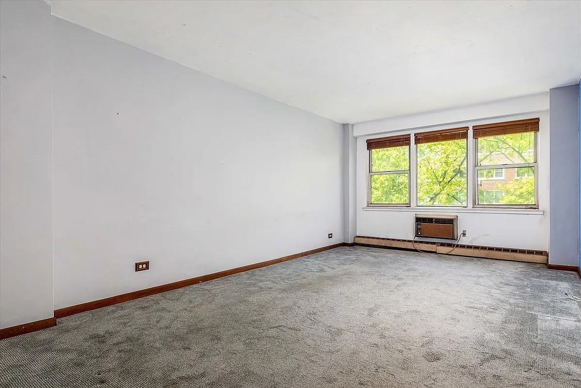 8715 165th St #4J - Photo 5 of 8