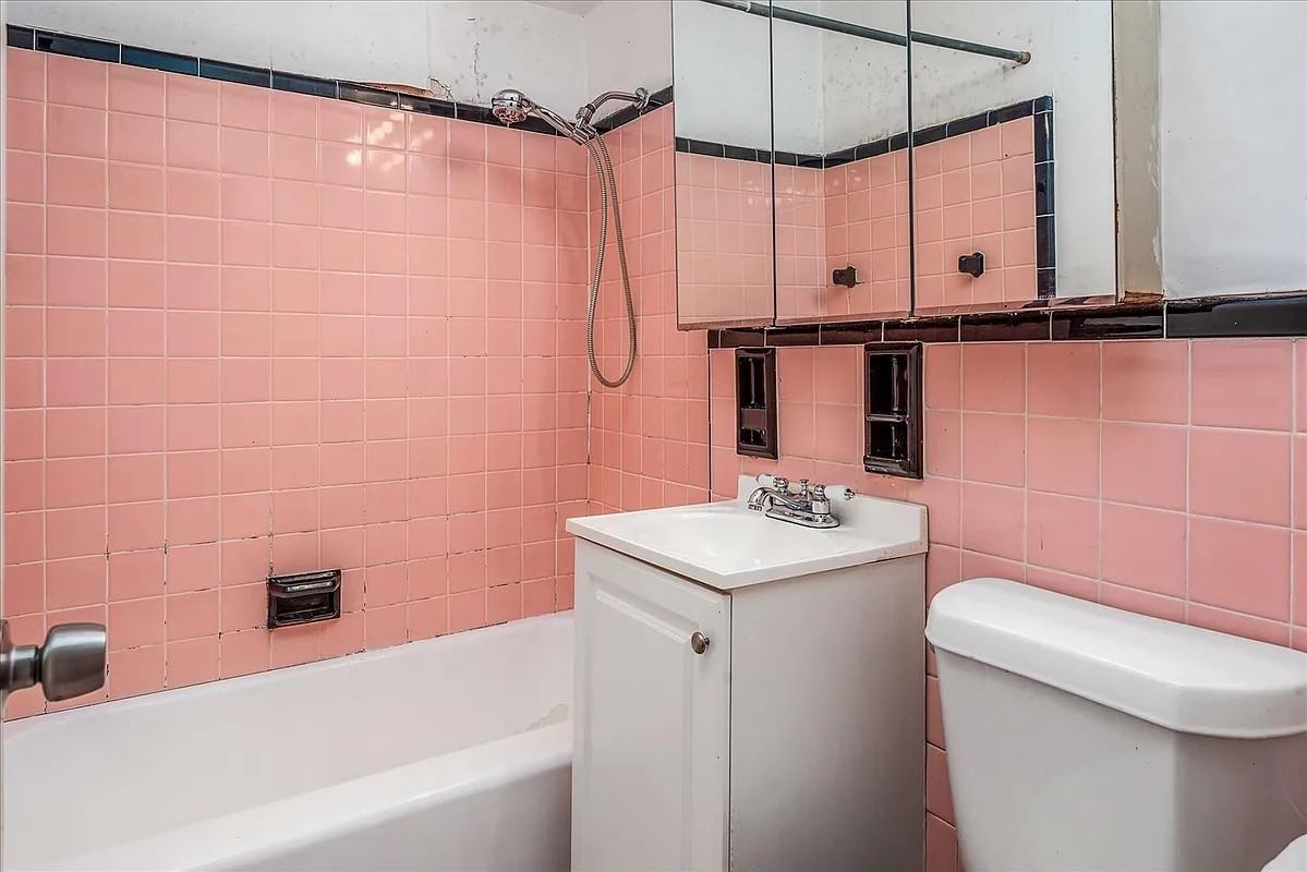 8715 165th St #4J - Photo 7 of 8