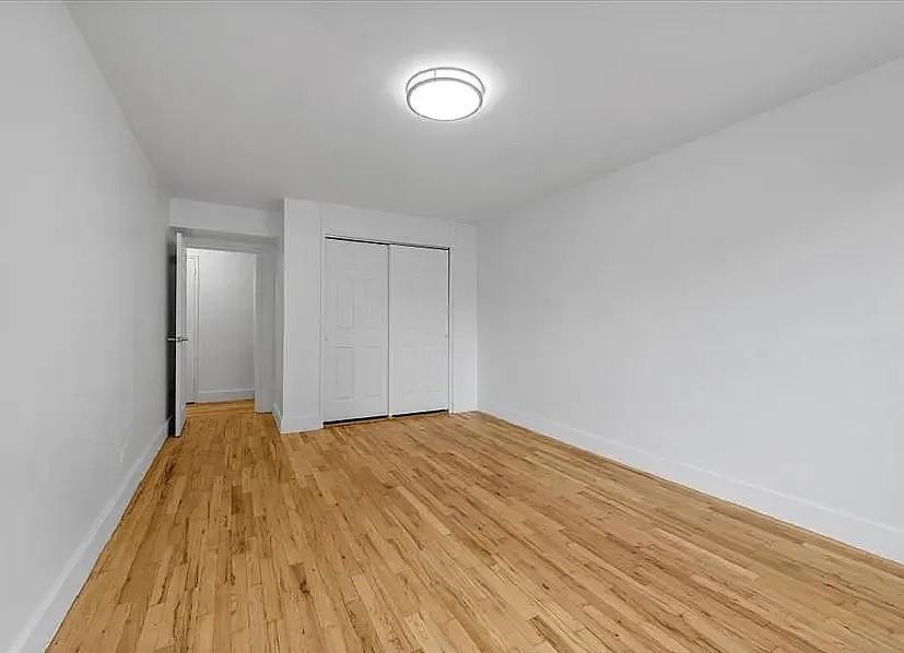 425 E 26th St #3E - Photo 6 of 9