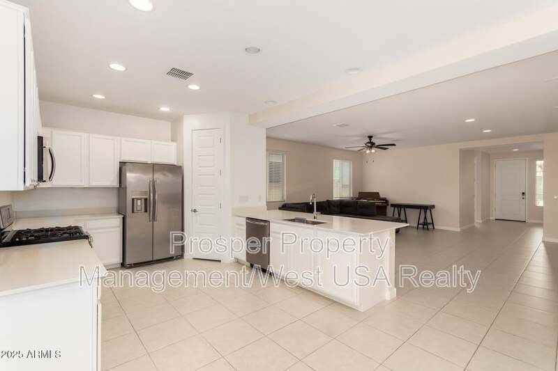 12324 W Wagon Wheel Dr - Photo 3 of 9