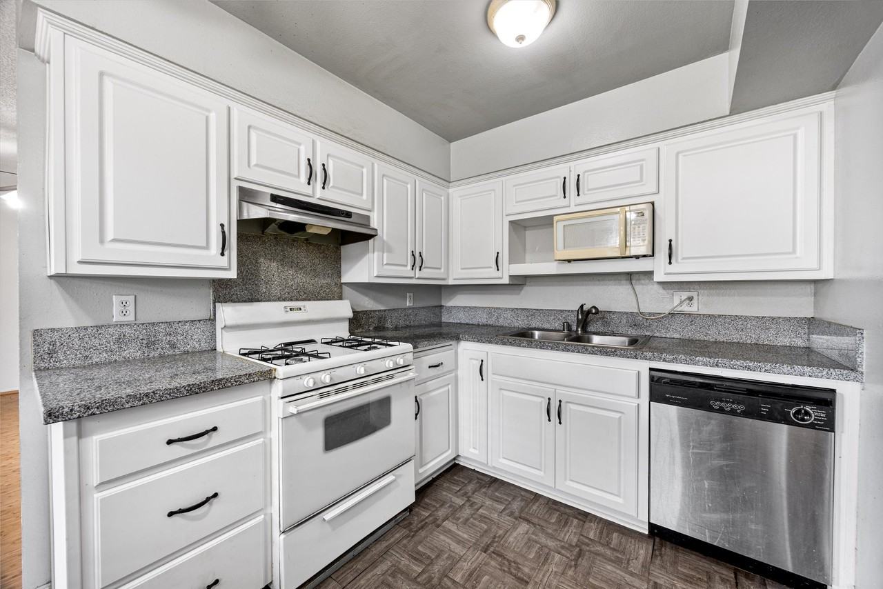 4400 Orrick Ct #B - Photo 7 of 12