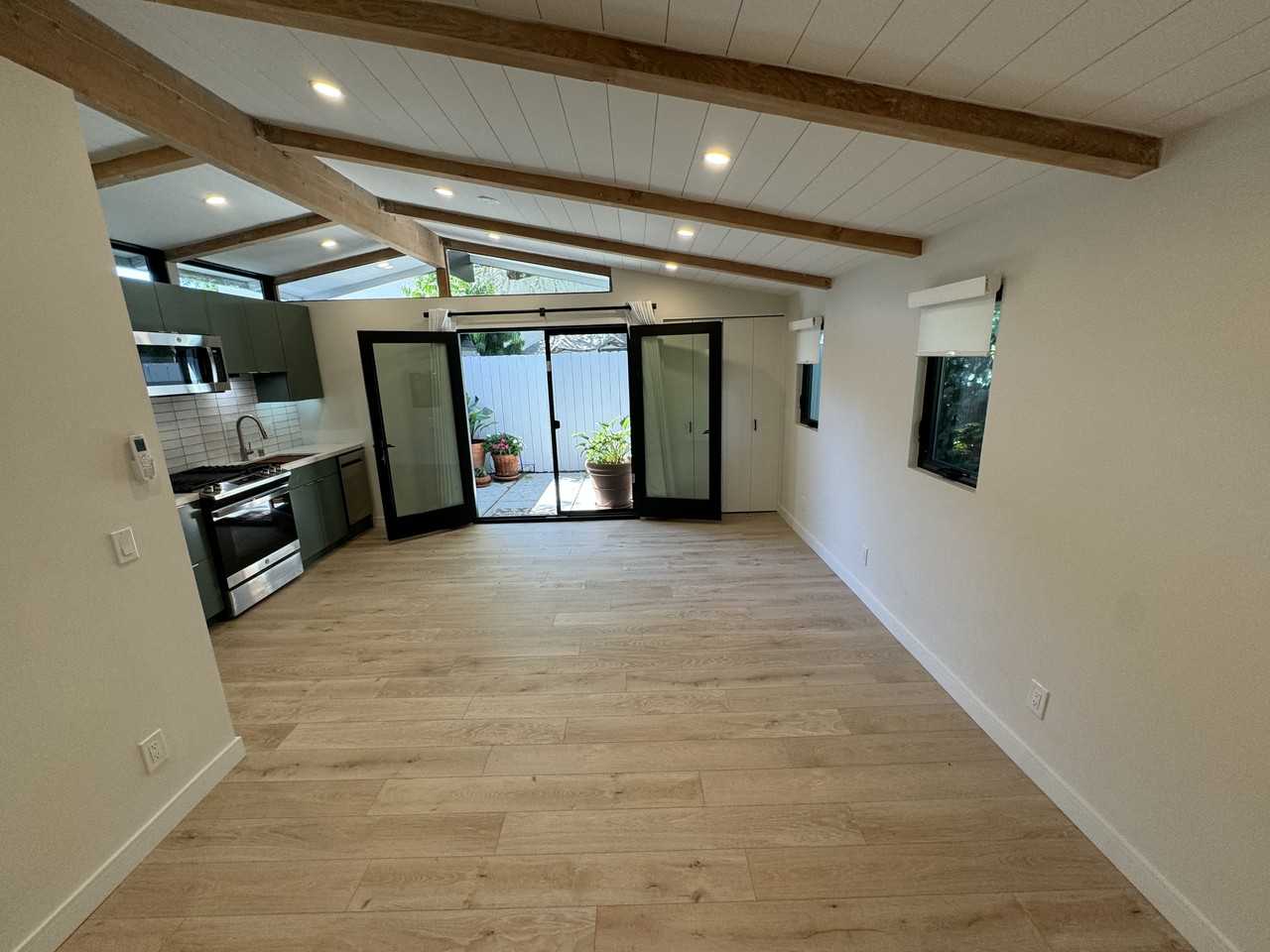 239 W 12th St #A - Photo 3 of 21