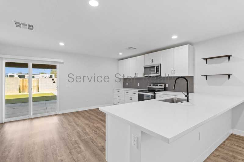 2312 E Garfield St - Photo 4 of 21