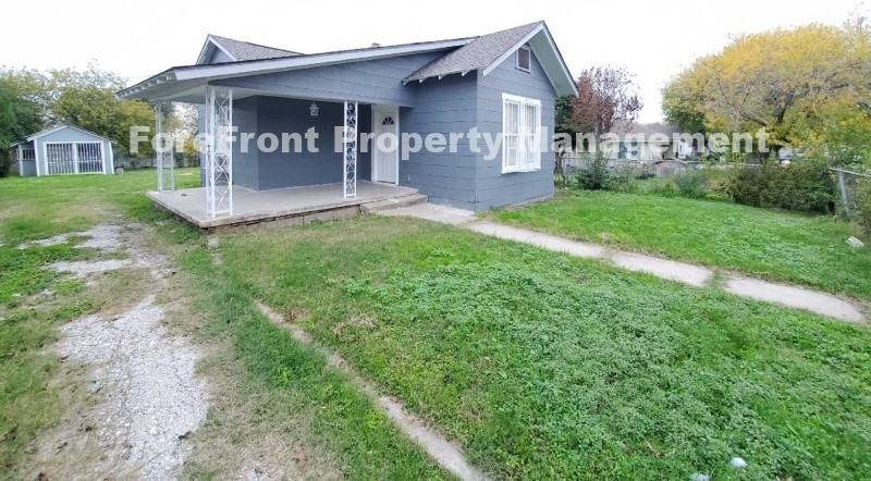 2318 Ruiz St - Photo 2 of 14