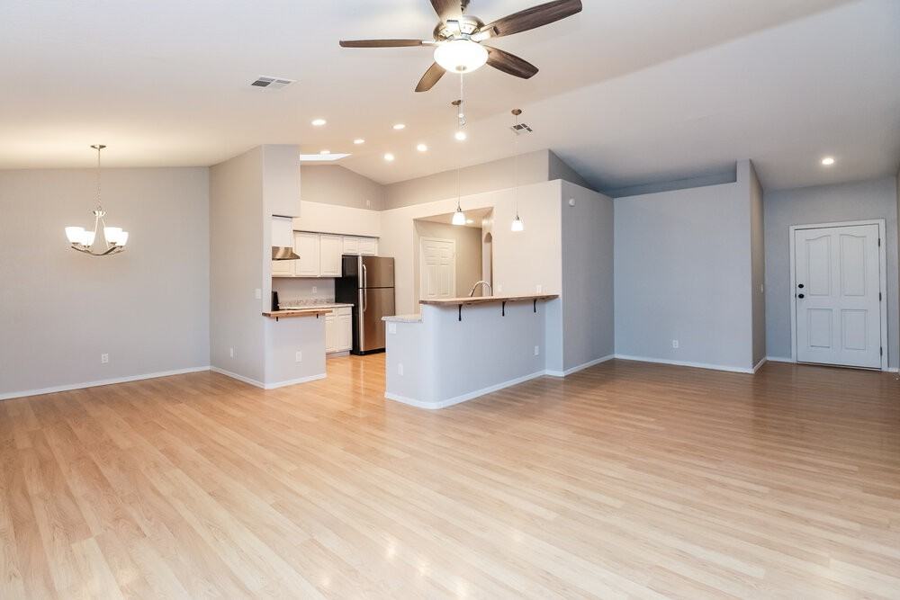 1136 N Cottonwood Ct - Photo 3 of 15