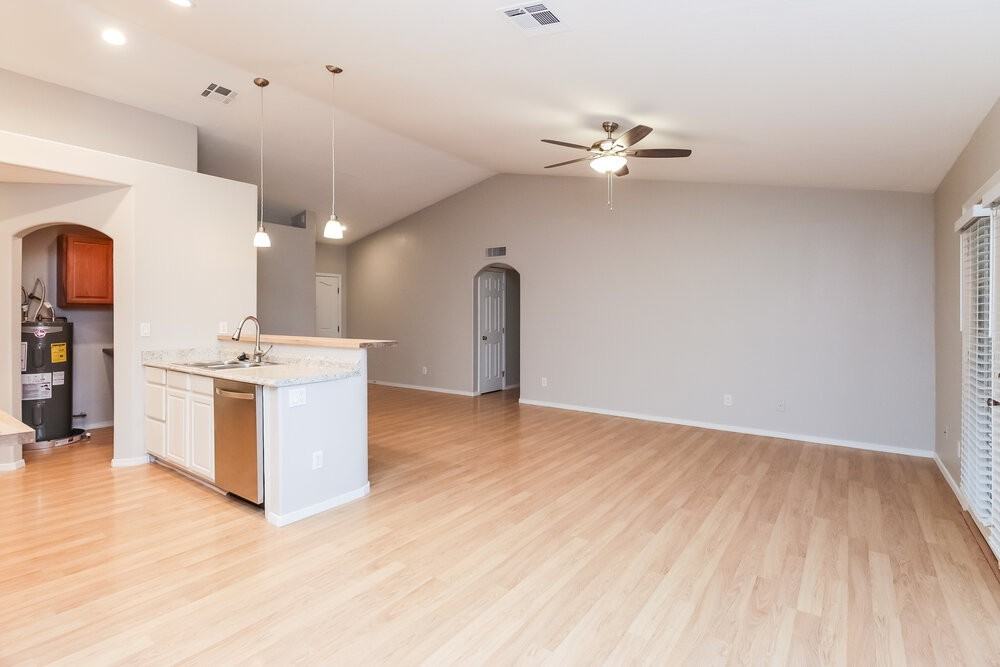 1136 N Cottonwood Ct - Photo 4 of 15