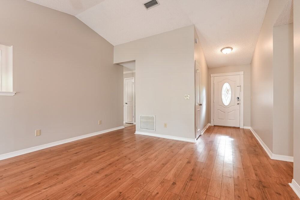 3016 Bridgeview Dr - Photo 4 of 16