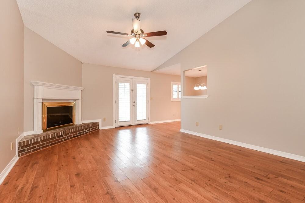 3016 Bridgeview Dr - Photo 5 of 16