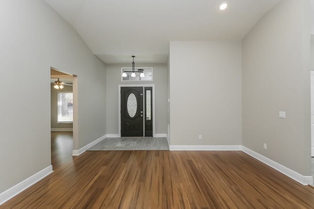 2936 Minuteman Ln - Photo 3 of 16