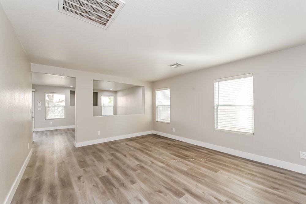 9534 Vast Valley Ave - Photo 4 of 17