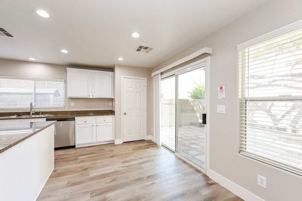 9534 Vast Valley Ave - Photo 6 of 17