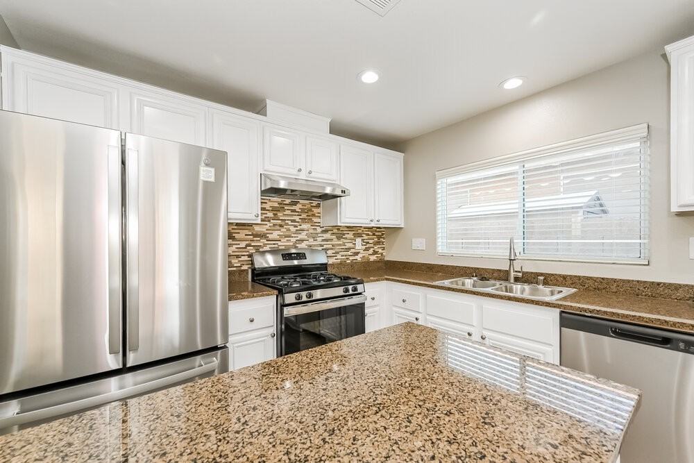 9534 Vast Valley Ave - Photo 7 of 17