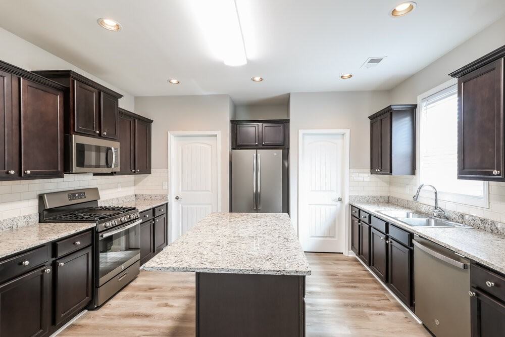 2427 Oakleaf Cir - Photo 6 of 17