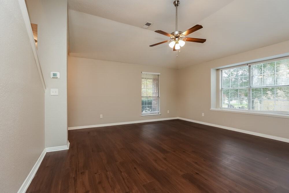 609 Steven Dr - Photo 4 of 17