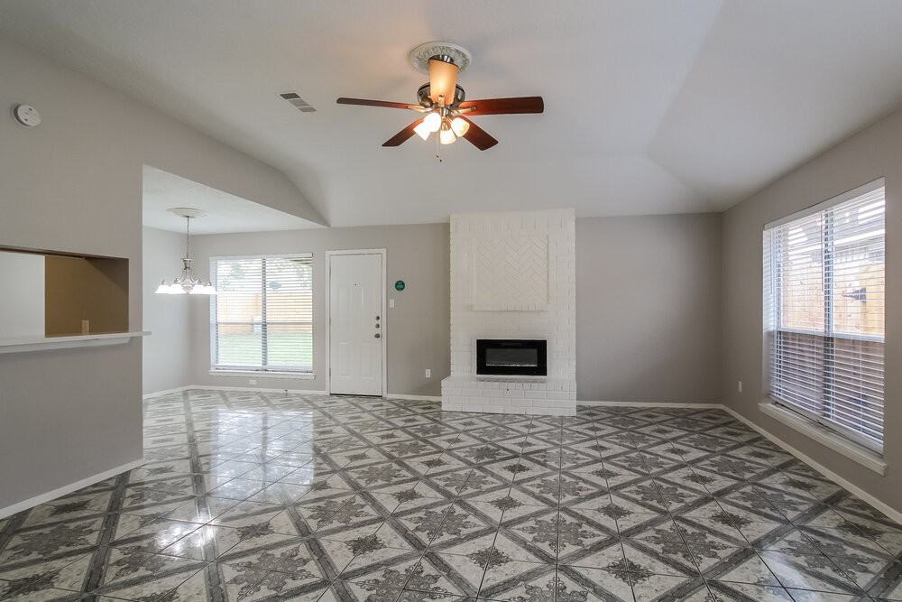 2138 Pilgrims Point Dr - Photo 3 of 16