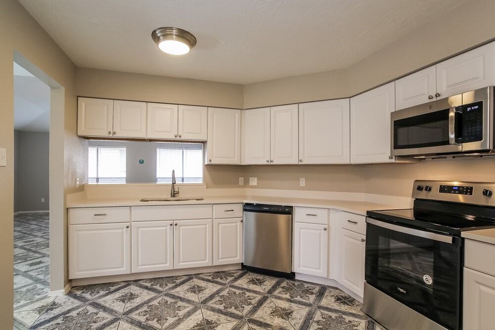 2138 Pilgrims Point Dr - Photo 7 of 16