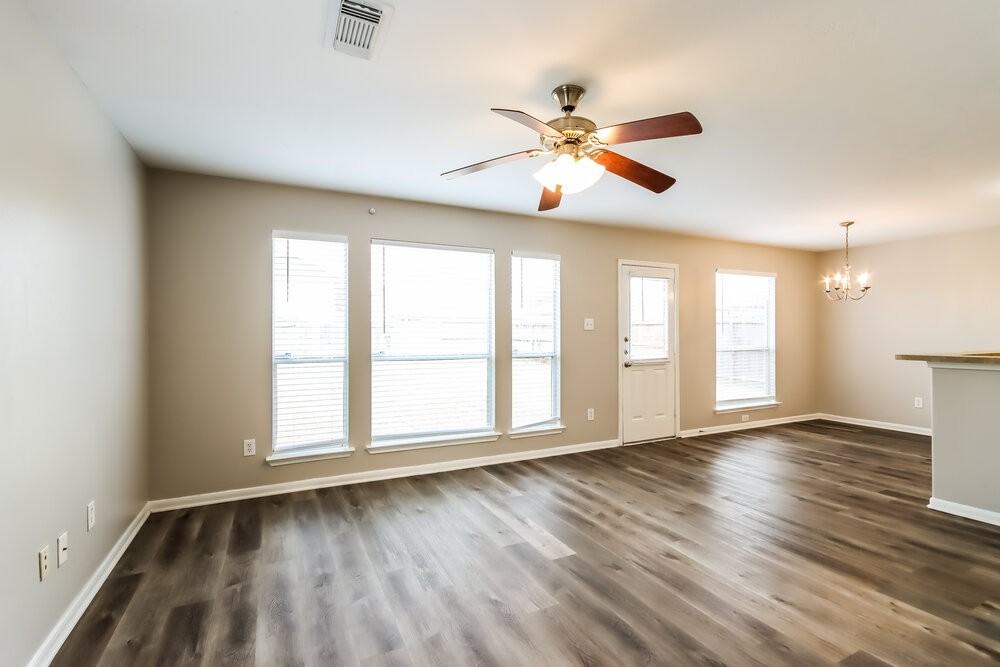 1111 Richcrest Dr - Photo 4 of 17