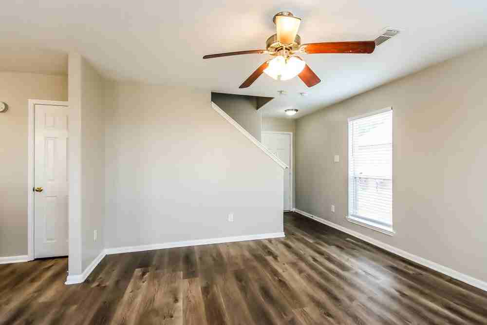 1111 Richcrest Dr - Photo 5 of 17