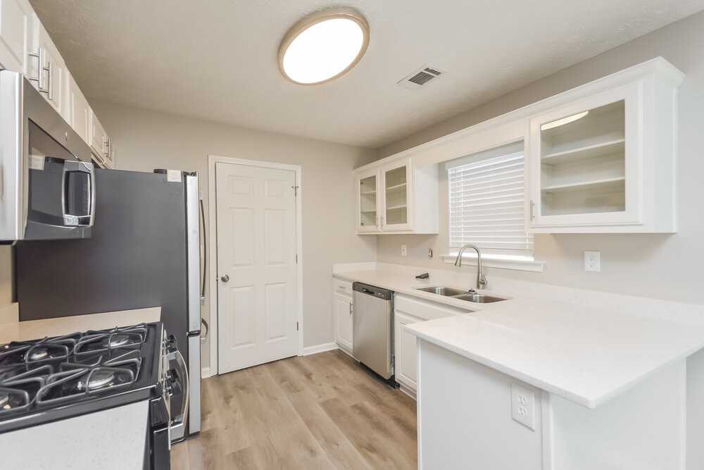 433 Summer Hill Cir - Photo 5 of 16